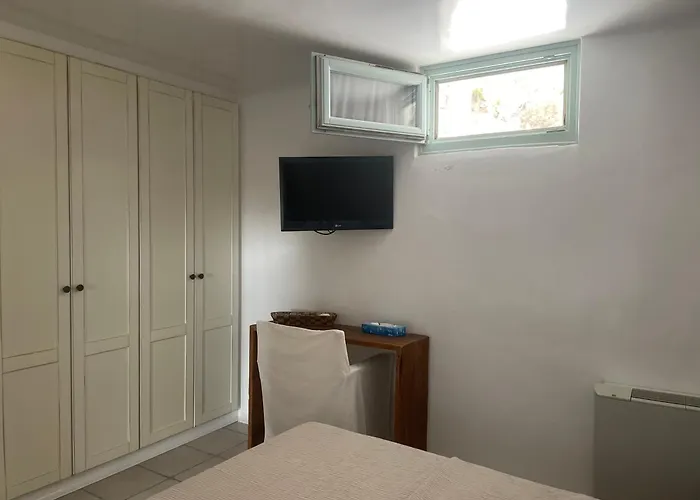 Nyaraló Waterfront Luxurious - Kea Island