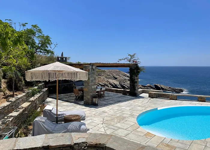 Nyaraló Waterfront Luxurious - Kea Island *