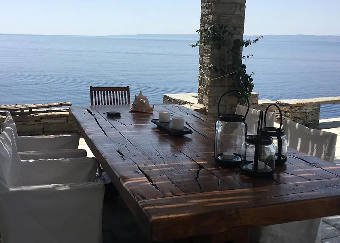 Nyaraló Waterfront Luxurious - Kea Island