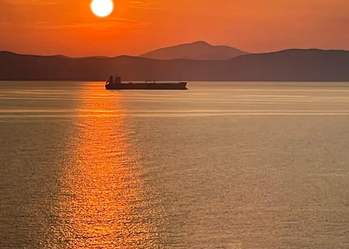 Waterfront Luxurious - Kea Island Tatil Evi